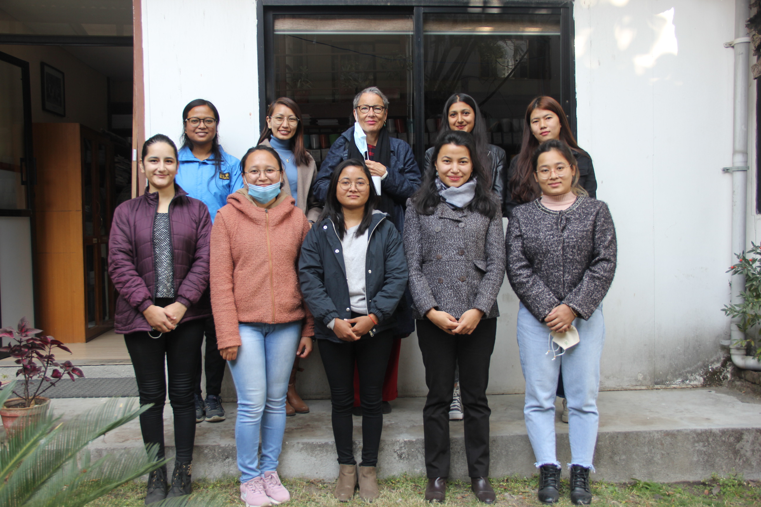 Swiss ambassador with women engineers
