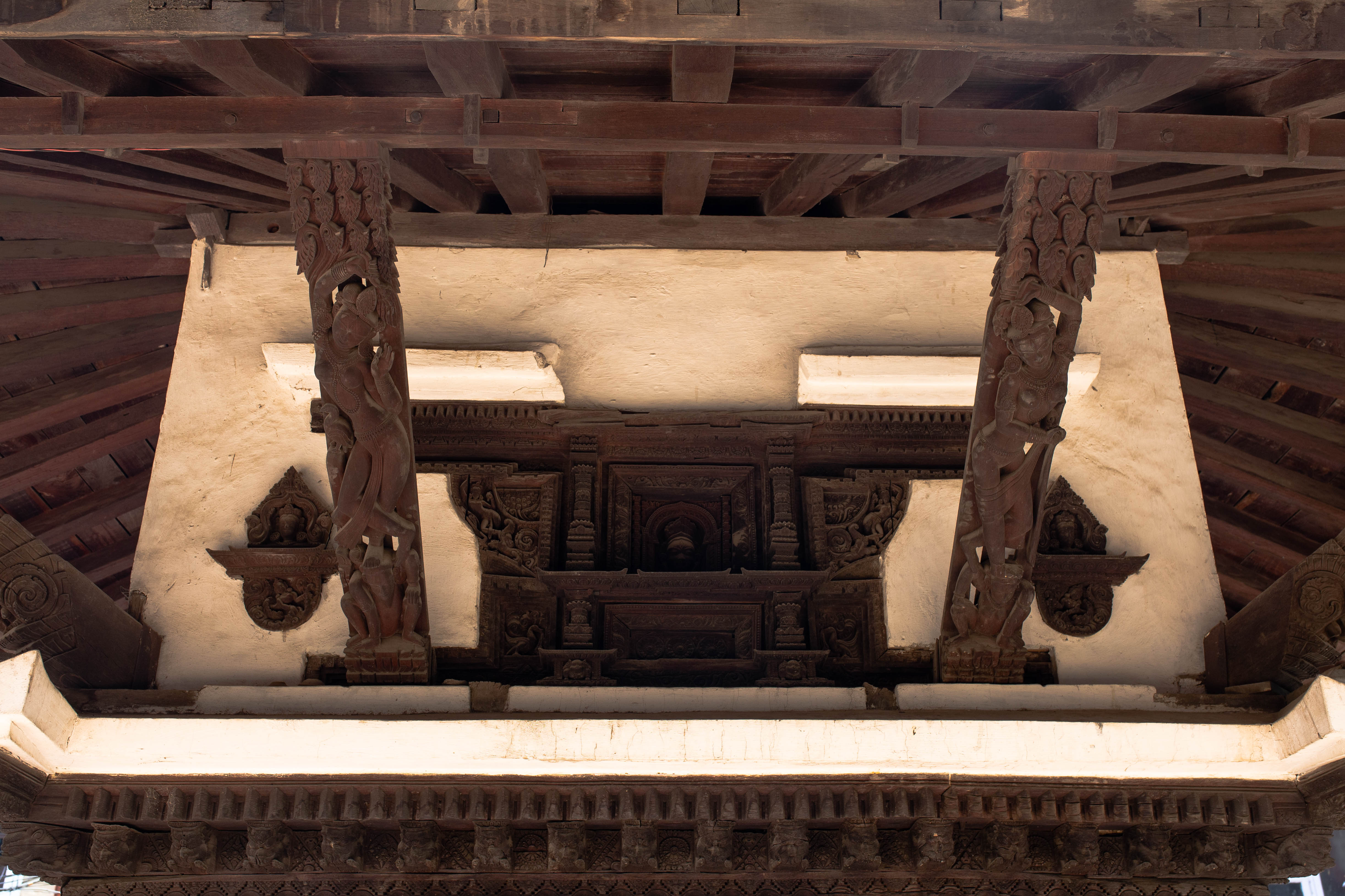 Australian galley returns stolen strut to Nepal