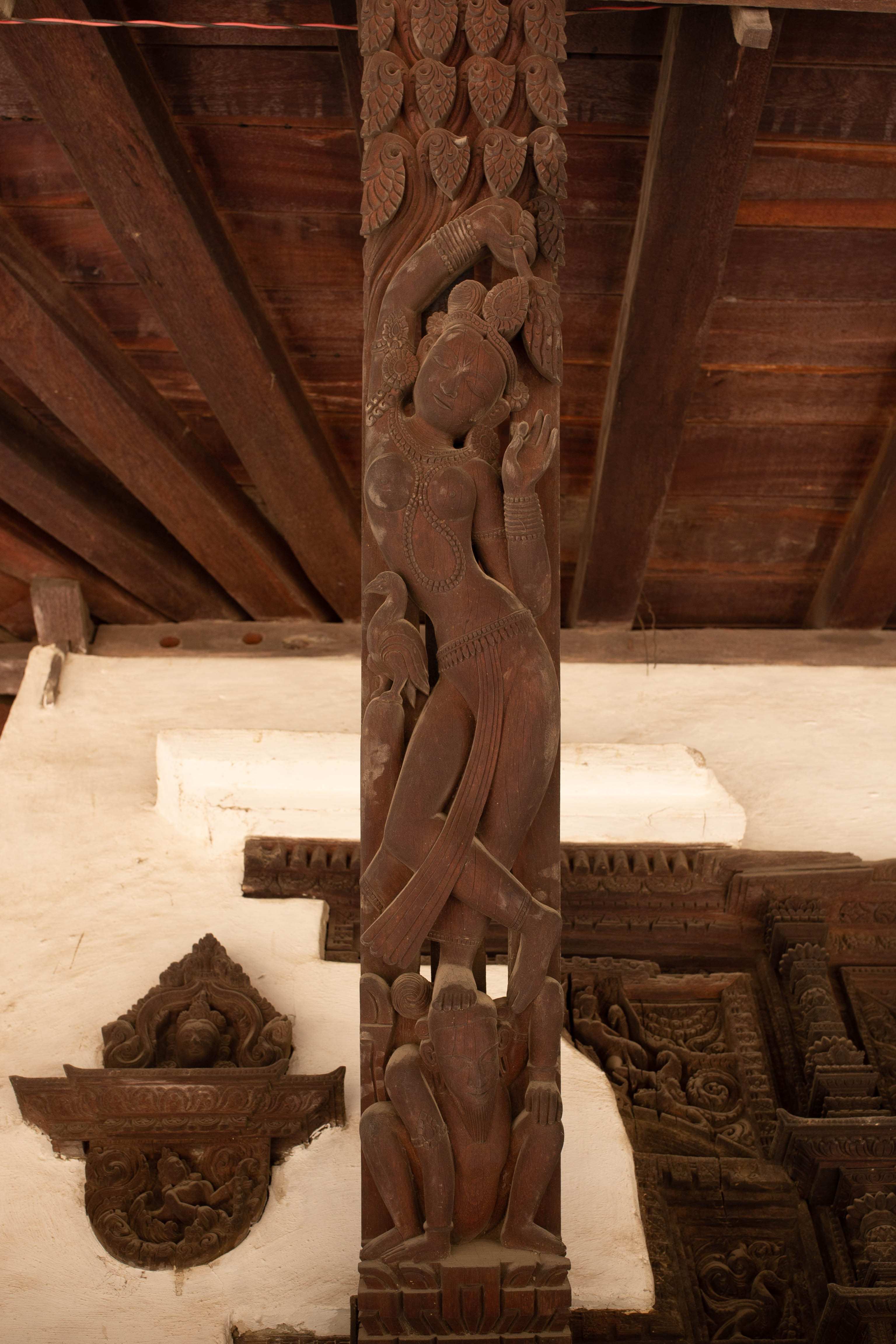 Australian galley returns stolen strut to Nepal