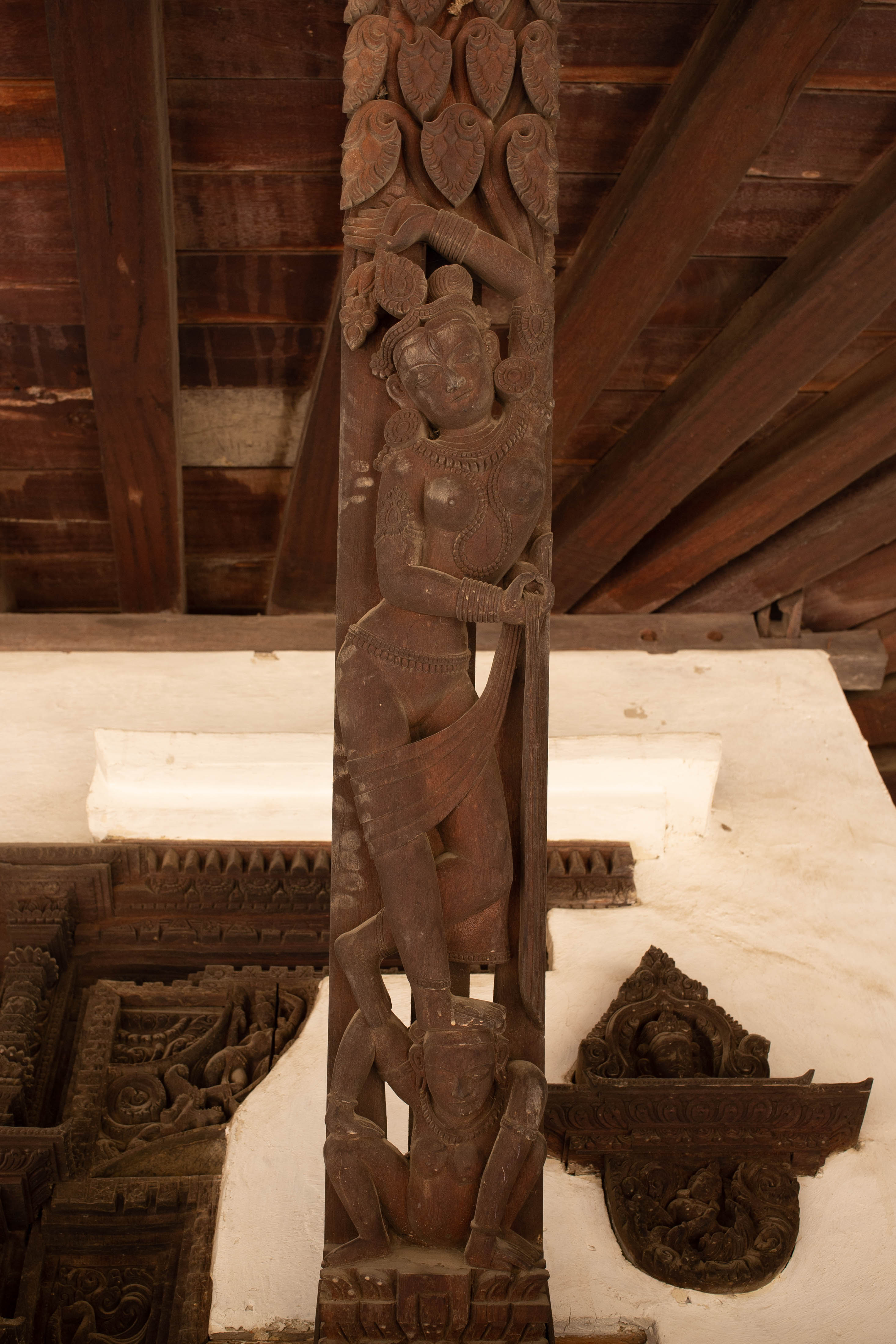 Australian galley returns stolen strut to Nepal