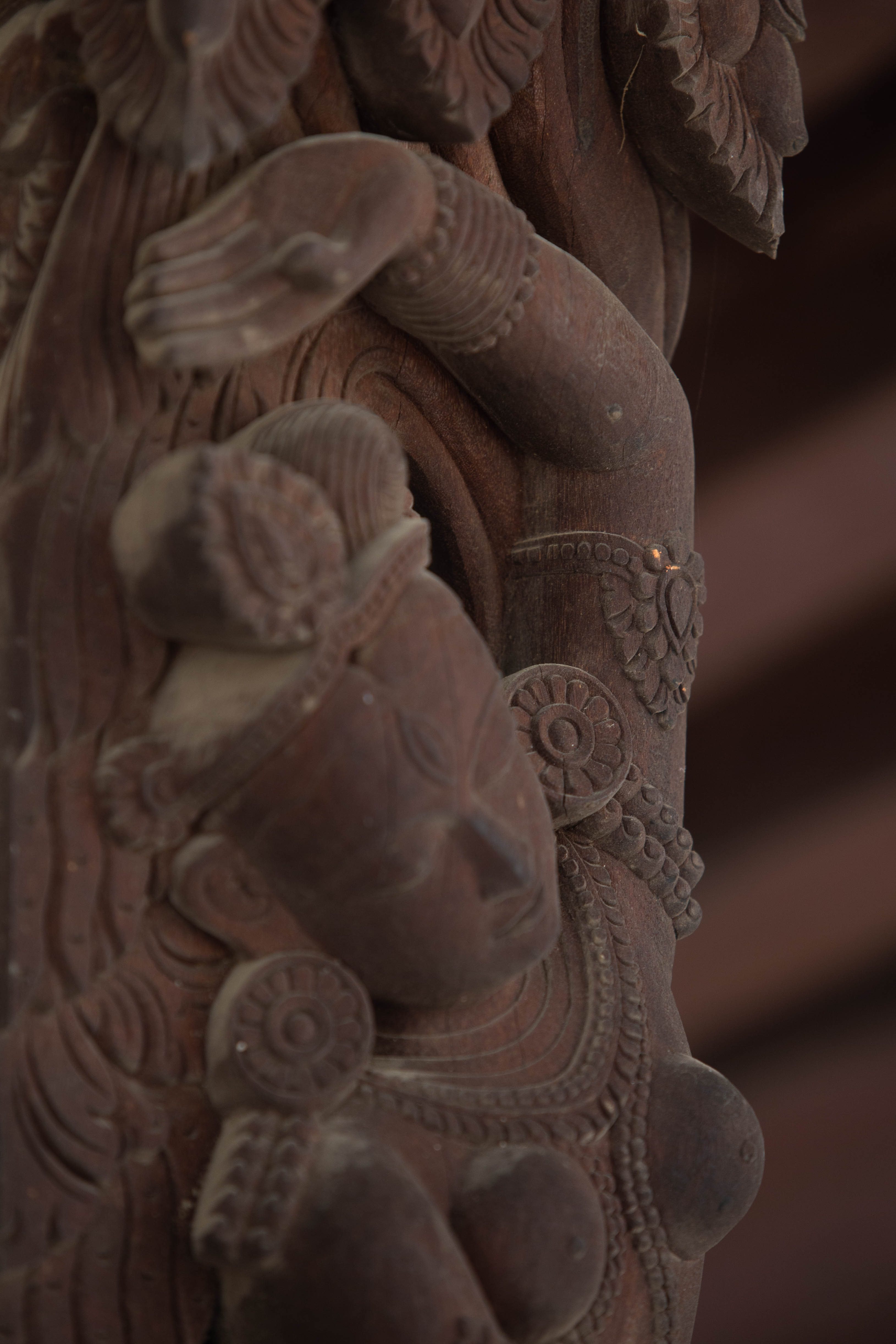 Australian galley returns stolen strut to Nepal
