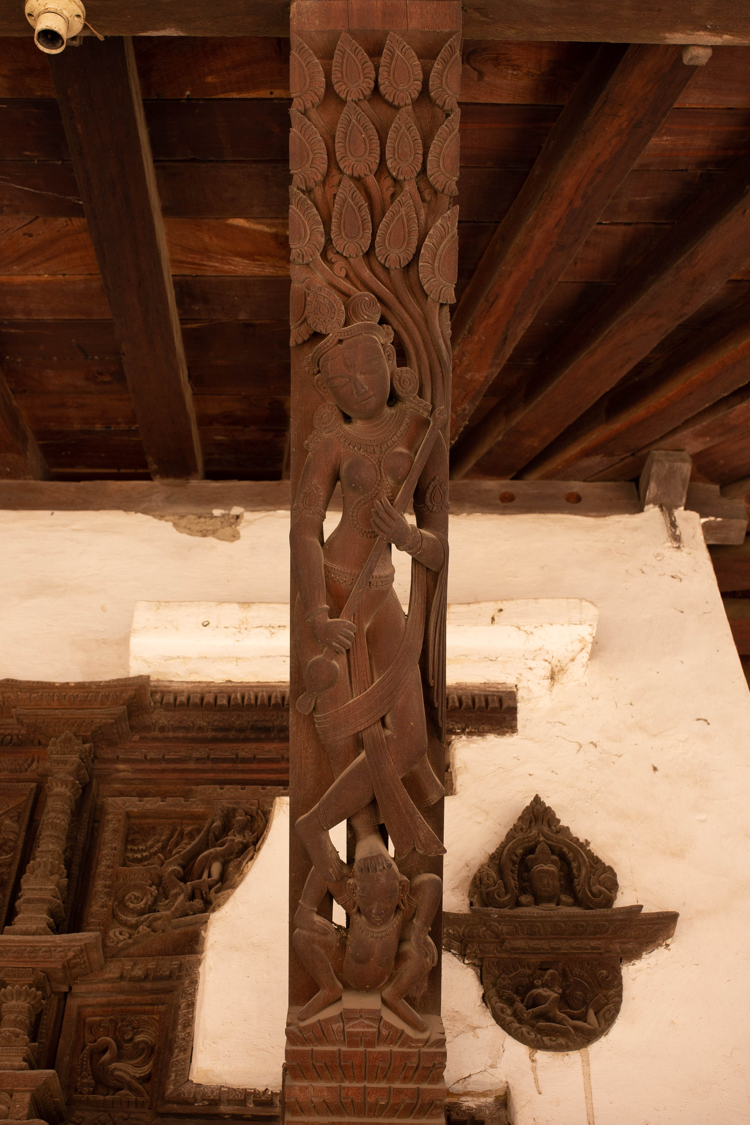 Australian galley returns stolen strut to Nepal