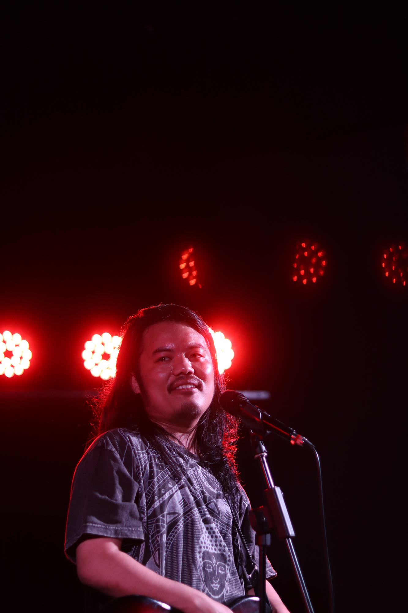 Nepalis rock in the desert