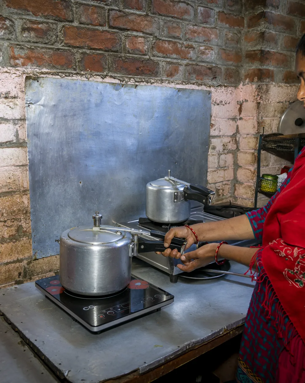 Nepal turns on the electric switch NT