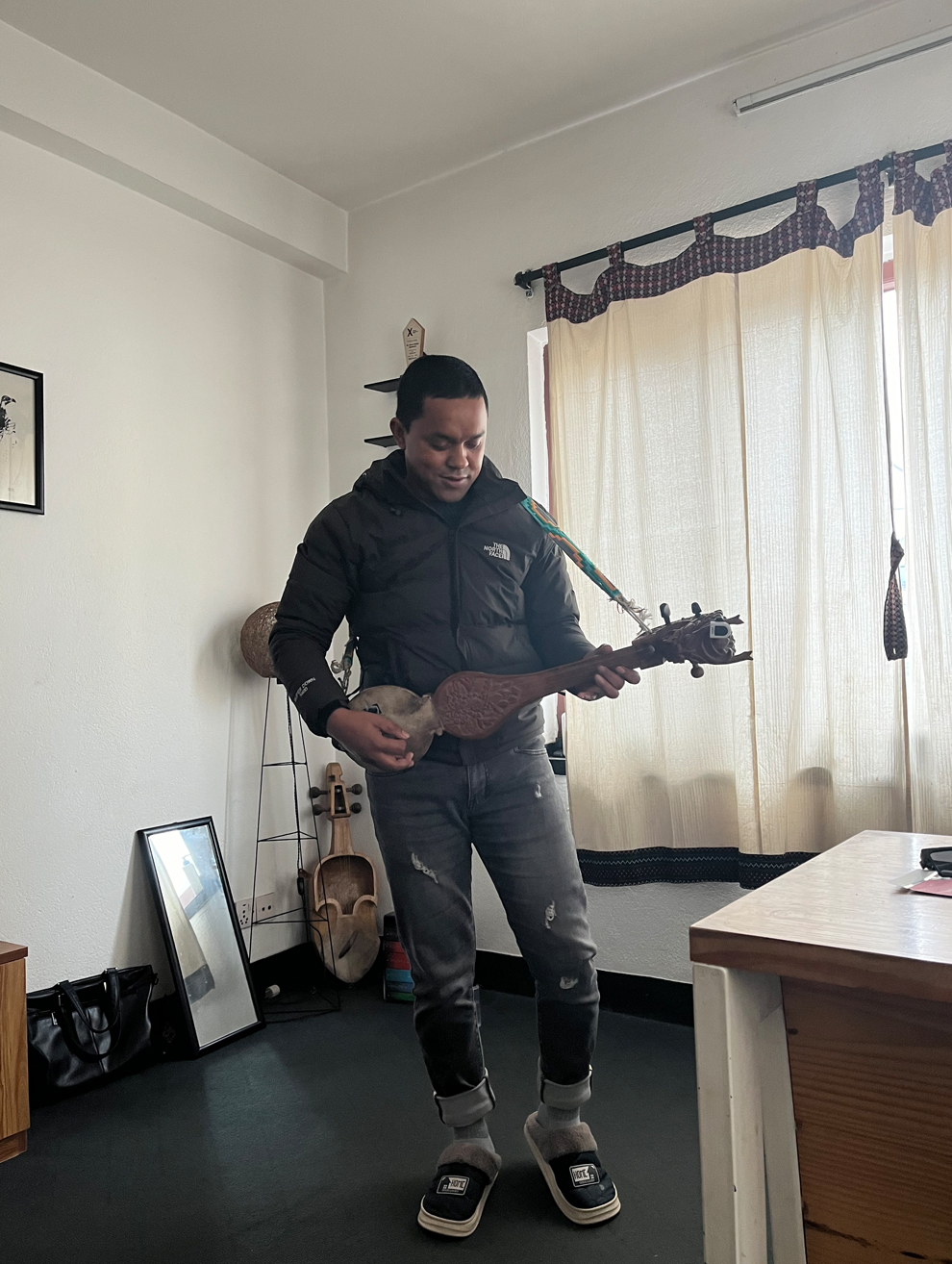 Kiran playing the Tungna