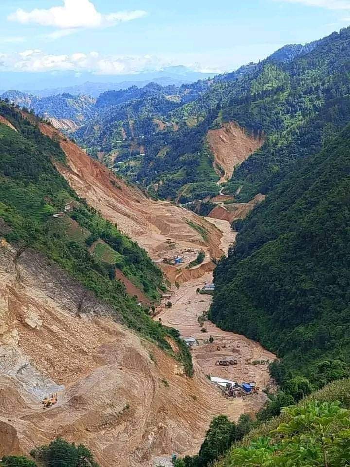 Quarries along the Rosi River in Khusadevi.