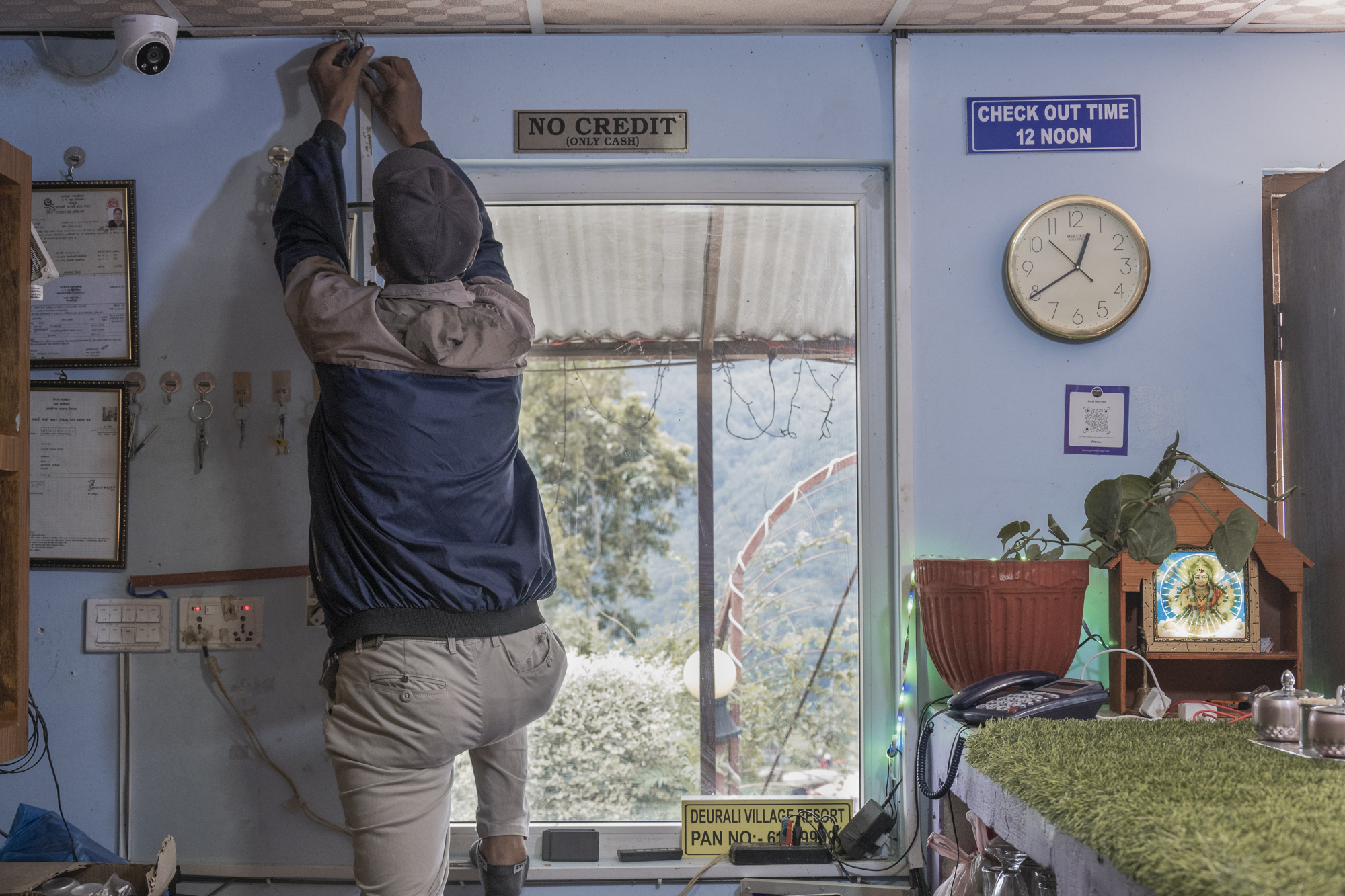 Mosquitos ascend to the base of Mt Everest NT