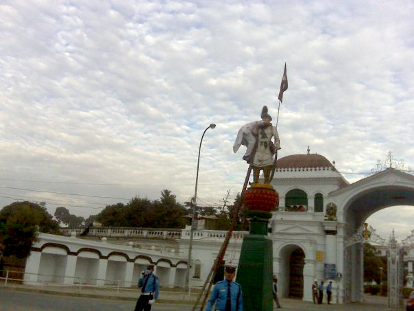 statue