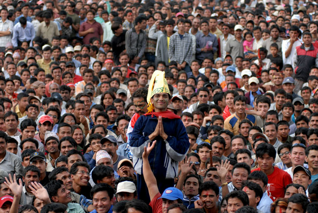19 days, gyanendra was forced to reinstate parliament and step down. Ten years and over 16,000 lives later, the Maoist insurgency finally drew to a close with the signing of the Comprehensive Peace Accord on 21 November 2006. PHOTO: AJAYA JOSHI