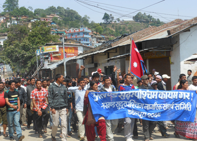  People of Dadheldura demanding a united Far West. They want Dhadeldura to be the capital.