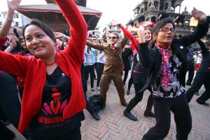 Even men joined in the dance to express their support for women's rights.