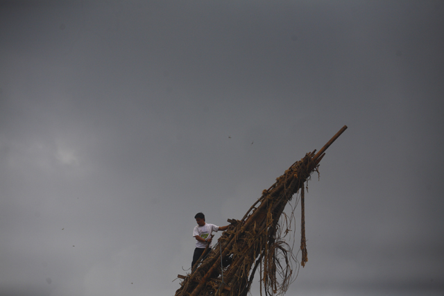 Dismantling Rato Machhindranath chariot