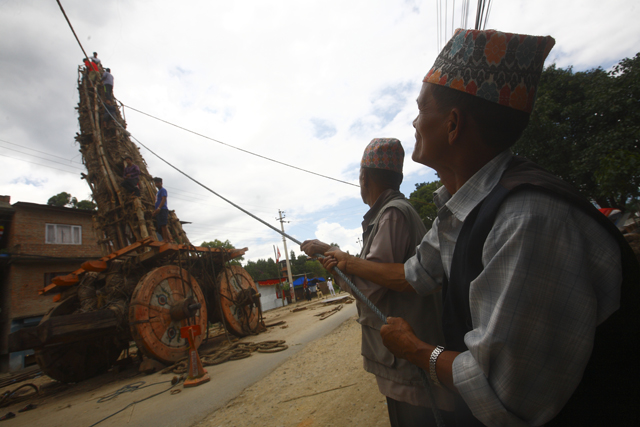 Dismantling Rato Machhindranath chariot