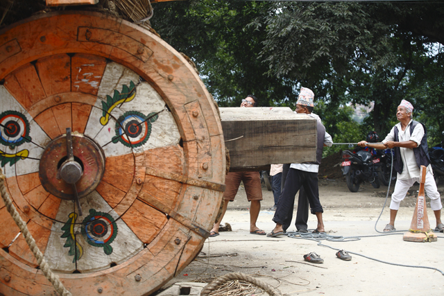 Dismantling Rato Machhindranath chariot