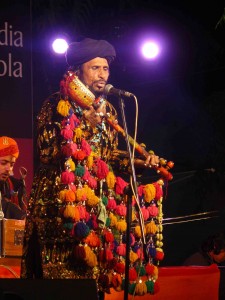 Sian Zahoor holds the Jaipur night captive