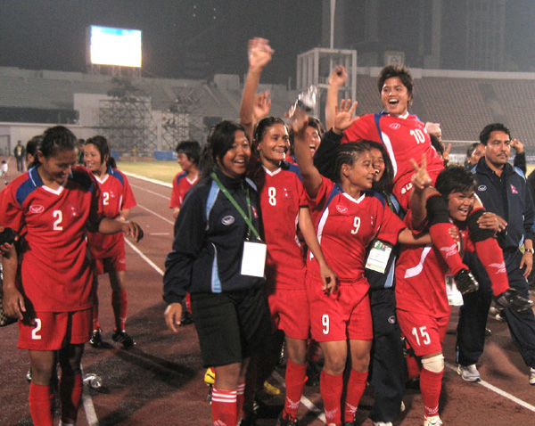 women-football3 women-football3
