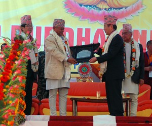 DSC_0346 Tomishisa Tau, incumbent mayor of Nagasaki recieving award. DWARIKA KAFLE
