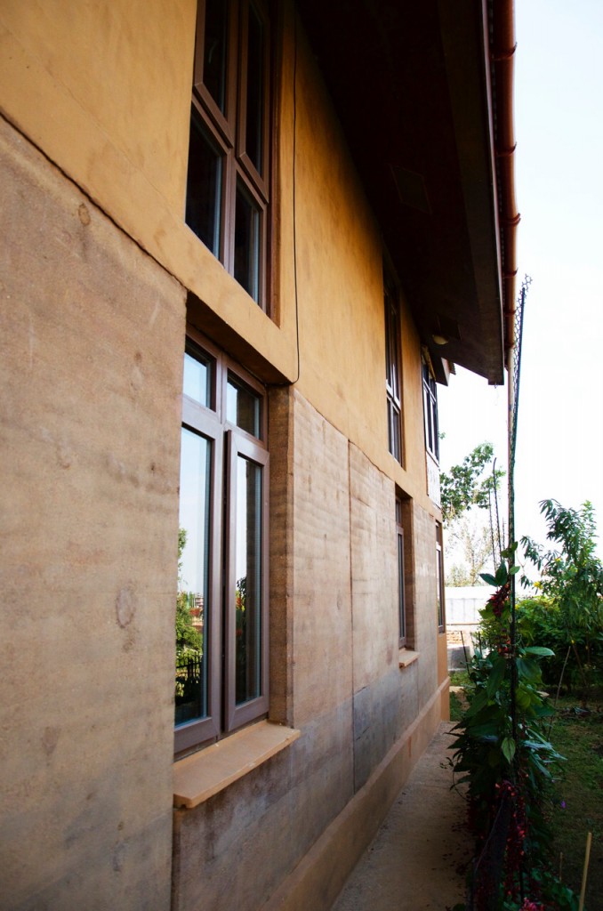 The wall of a home made with rammed earth technology can be attractive and safe. 