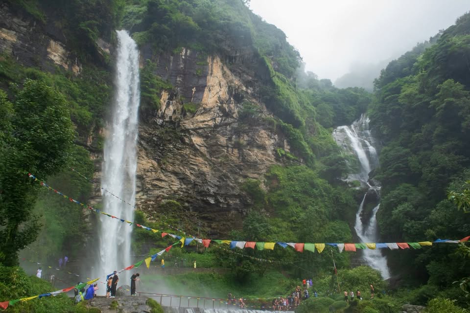 Sursing waterfall hike